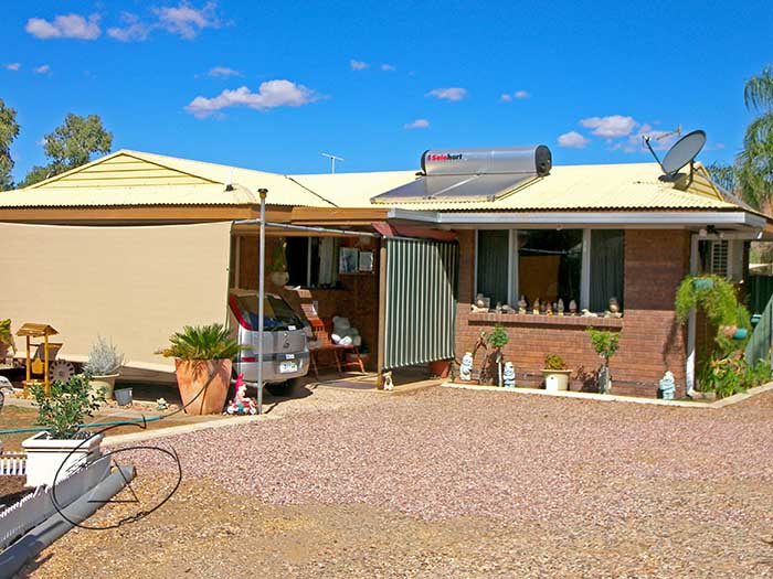 HOME PLUS LARGE SHED AND POOL Picture 1
