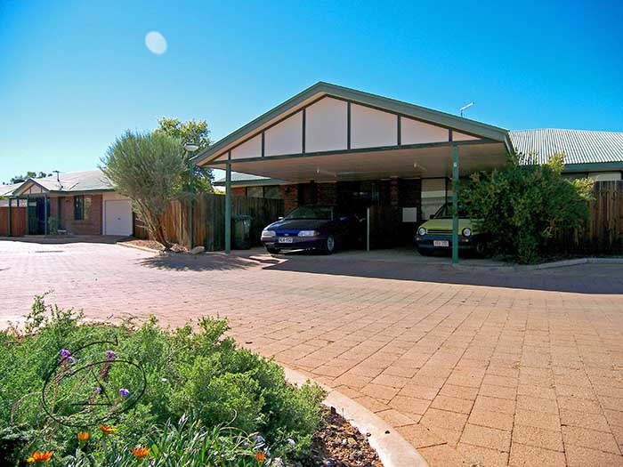 GOLF COURSE FRONTAGE Picture 1