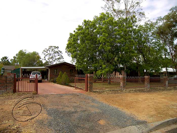 LARGE FAMILY HOME Picture 2