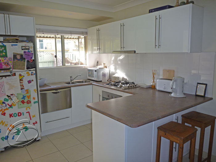 MODERN UNIT WITH VIEWS Picture 3