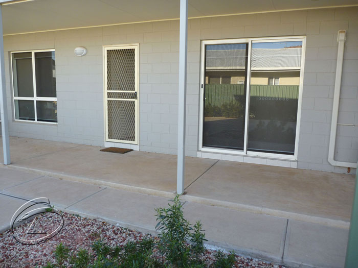 MODERN UNIT WITH VIEWS Picture 2