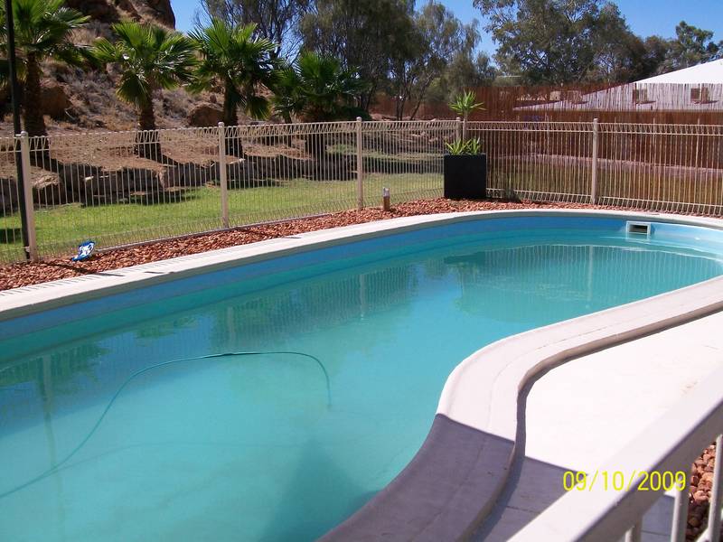 EXECUTIVE MOTEL UNITS Picture 3