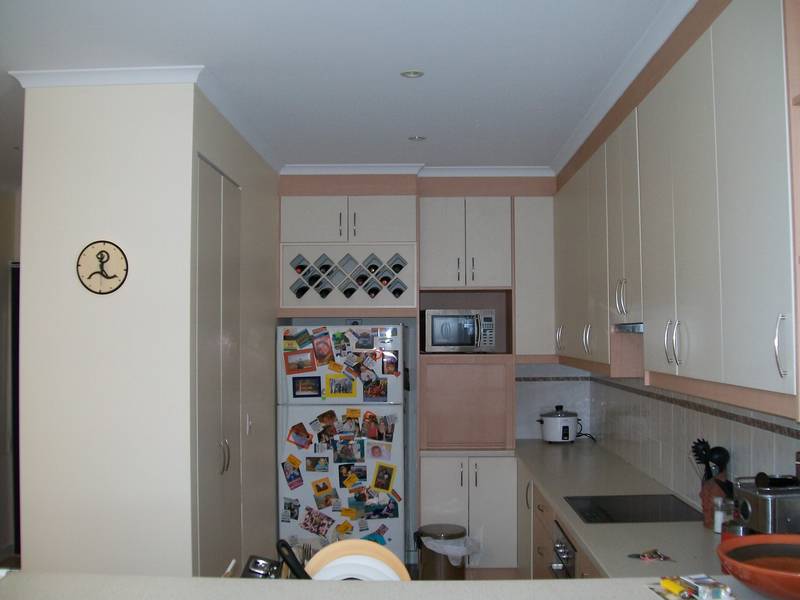 FULLY FURNISHED UNIT FOR YOU! Picture 3