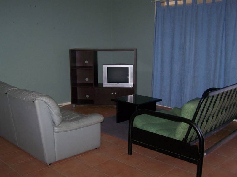 LOVELY 2 BEDROOM UNIT IN QUIET COMPLEX Picture 2
