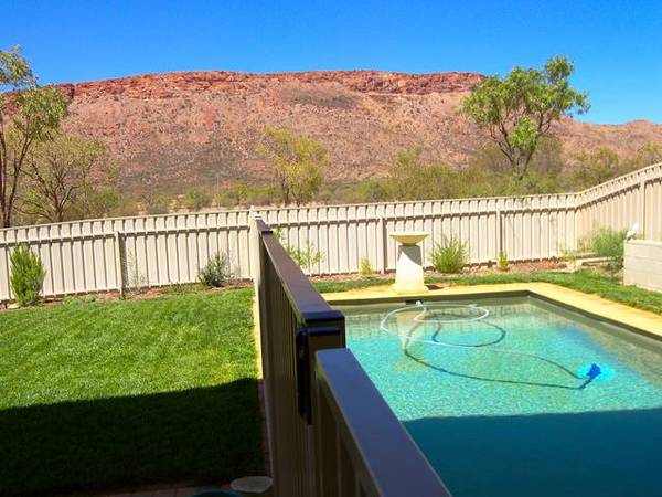 QUALITY, CLASS & WONDERFUL DESIGN. Picture 1