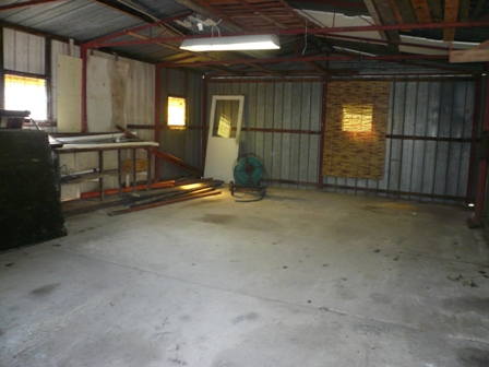 NEED SPACE FOR YOUR CARS, TRUCKS, WORKSHOP OR YOUR HORSES? Picture 2