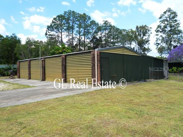 EXTENDED FAMILY WANTED !! 7 BED - 4 BATHROOMS ON 5 ACRES! Picture EXTENDED FAMILY WANTED !! 7 BED - 4 BATHROOMS ON 5 ACRES! Picture