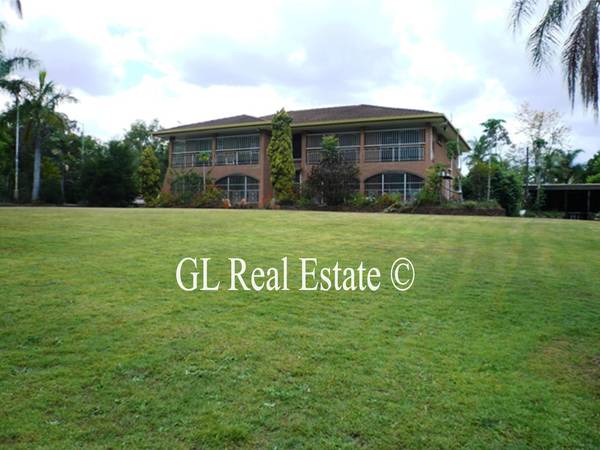 EXTENDED FAMILY WANTED !! 7 BED - 4 BATHROOMS ON 5 ACRES! Picture