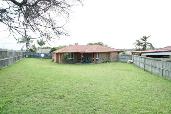 4 LARGE BEDROOMS AND MASSIVE BACK YARD Picture