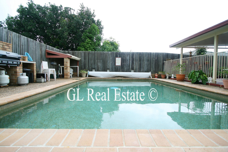 SOLD BY G L REAL ESTATE Picture 2