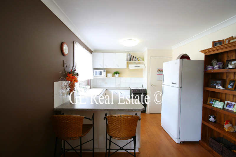 REDUCED REDUCED HOUSE AND OVER AN ACRE OF LAND MUST SELL, DON'T MISS OUT! Picture 2