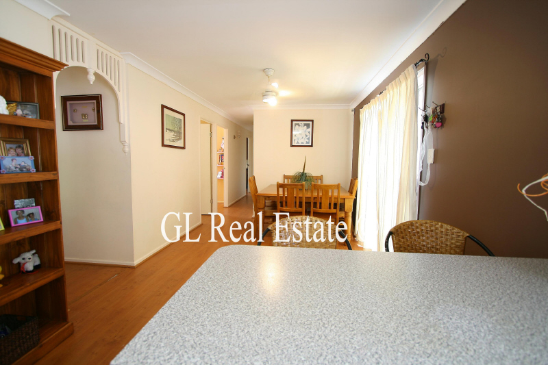 REDUCED REDUCED HOUSE AND OVER AN ACRE OF LAND MUST SELL, DON'T MISS OUT! Picture 3