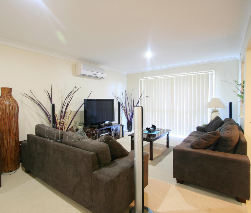 (a)UNIQUE, (b)FABULOUS, (c)TRENDY, (d)SPACIOUS, (e)ALL OF THE ABOVE. Picture 3