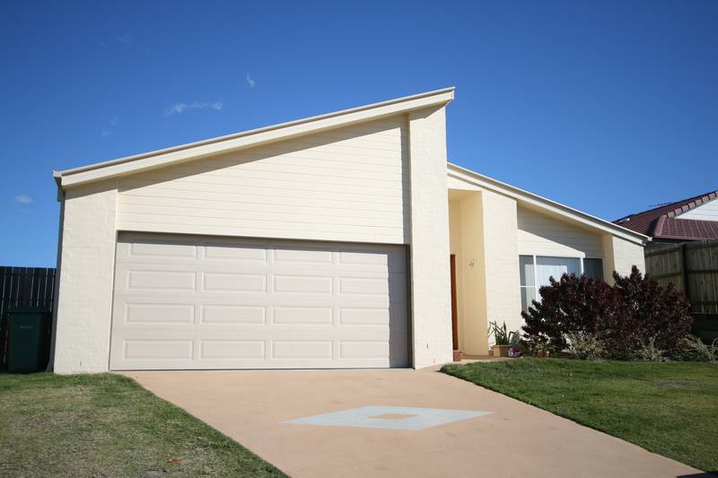 (a)UNIQUE, (b)FABULOUS, (c)TRENDY, (d)SPACIOUS, (e)ALL OF THE ABOVE. Picture 1