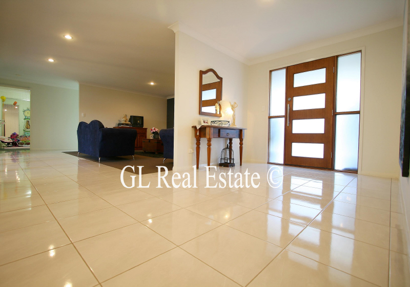 SOLD IN 6 DAYS, THROUGH THE TEAM @ G L REAL ESTATE. Picture 2