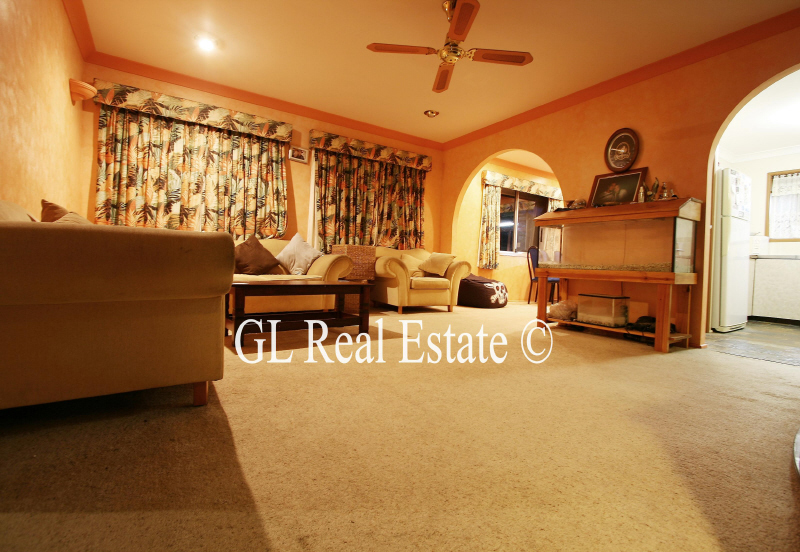 Walk to Grand Plaza Shopping Center Picture 3