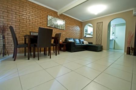 TOWN HOUSE $270.OO PW Picture 1