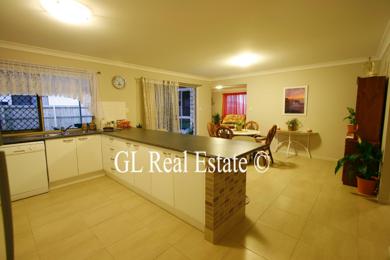 PRICE REDUCTION VENDORS LEAVING TOWN. Picture 3