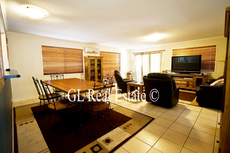 COUNTRY LIVING OR LAND BANKING!! COMES WITH A GRANNY FLAT. Picture 3