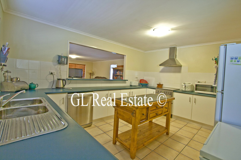 COUNTRY LIVING OR LAND BANKING!! COMES WITH A GRANNY FLAT. Picture 2