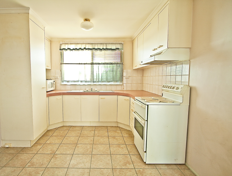 NEED A CHEAP PLACE TO CALL HOME? WANT TO MAKE NEW FRIENDS? CALL TODAY! Picture 3