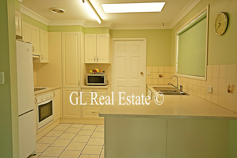 6 BEDROOMS - 2 BATHROOMS - DUAL LIVING HERE Picture 2