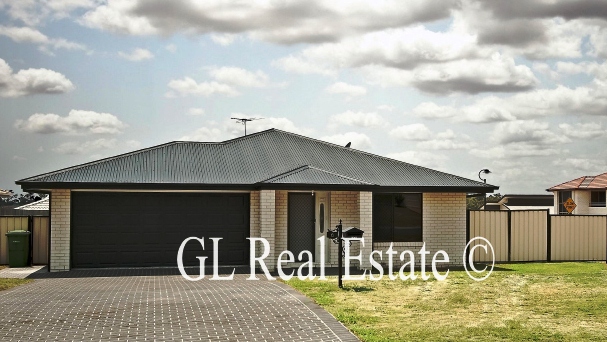 REGENTS PARK - REDUCED HEAVILY TO $415,000, CALL NOW! Picture 1