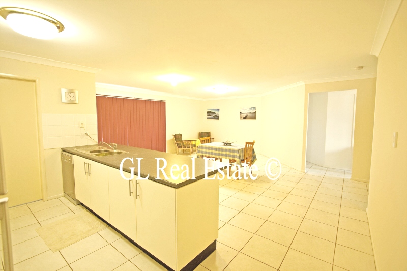 REGENTS PARK - REDUCED HEAVILY TO $415,000, CALL NOW! Picture 2