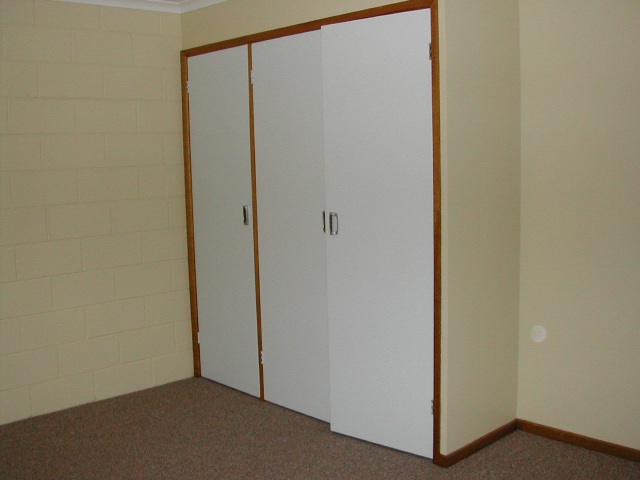 CONVENIENT LOCATION - NEAR UNI Picture