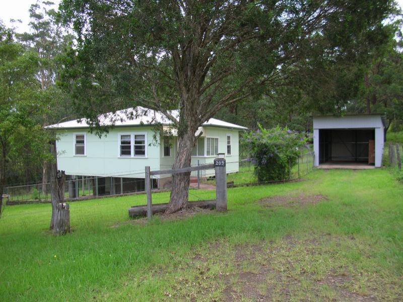 4 HOMES & 26 ACRES Picture 3