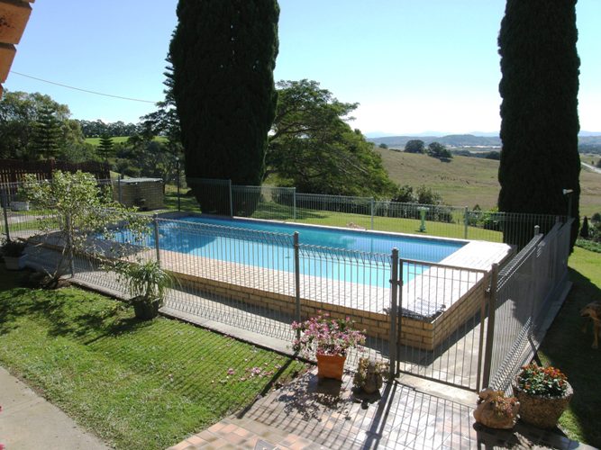 ACRES HANDY TO LISMORE Picture 2