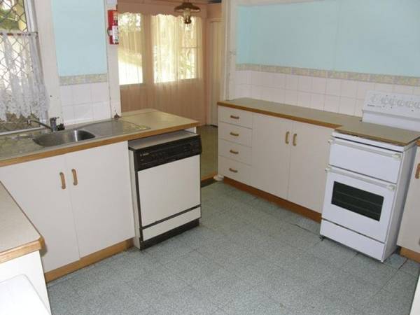 CLOSE TO EVERYTHING Picture CLOSE TO EVERYTHING Picture