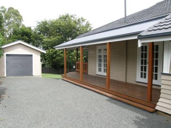 CHARACTER CHARM & STYLE Picture