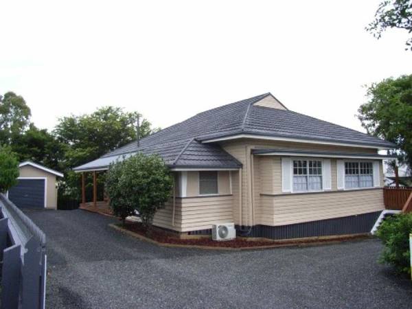 CHARACTER CHARM & STYLE Picture 1