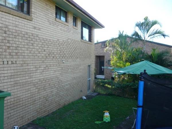 NEAT BRICK/TILE HOME Picture