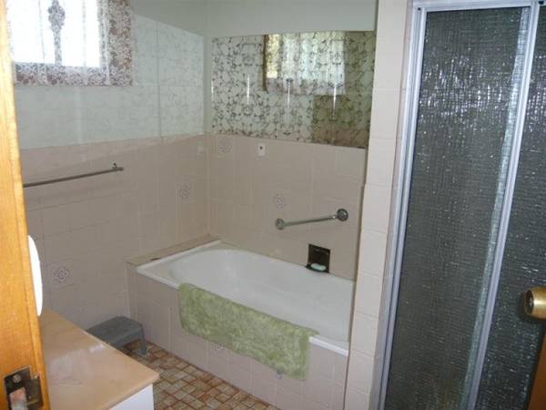 NEAT BRICK/TILE HOME Picture