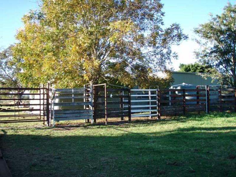 Picturesque Waterfront Acres. Picture 2