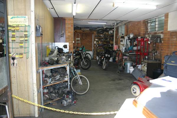 AUTOMOTIVE TRADE FRIENDLY Picture 3