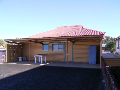 PRIME COMMERCIAL RETAIL BUILDING Picture 2