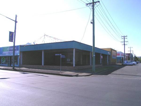 PROMINENT FREEHOLD COMMERCIAL Picture