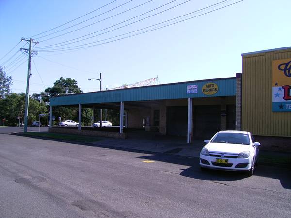 PROMINENT FREEHOLD COMMERCIAL Picture