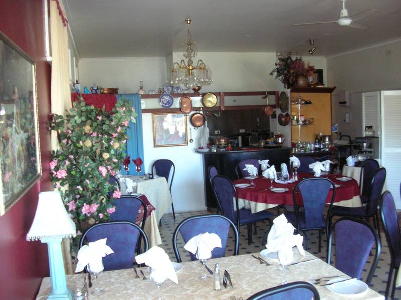 RESTAURANT WITH RESIDENCE Picture 2
