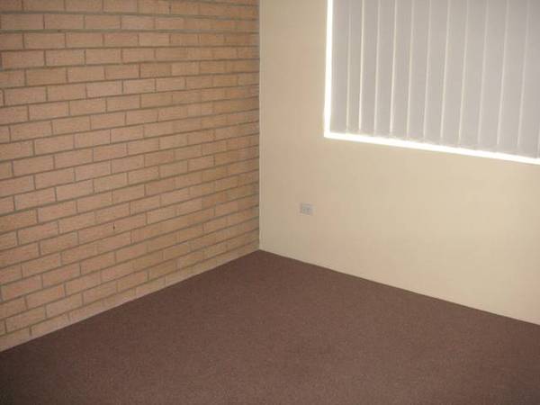 4/156 West Street, Casino Picture 3