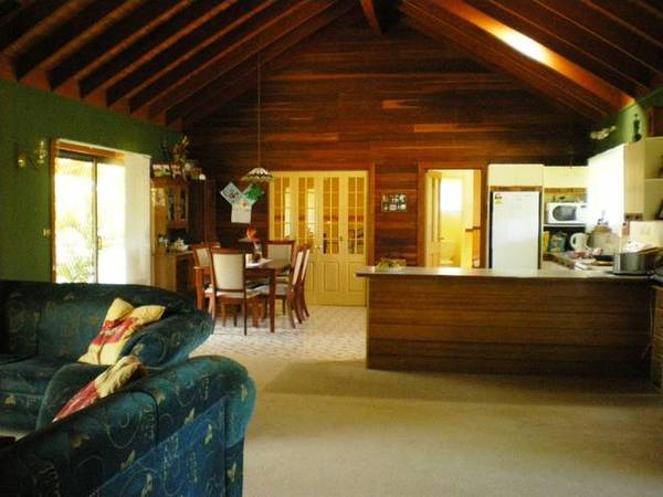 RELAXED COUNTRY LIFESTYLE Picture 2