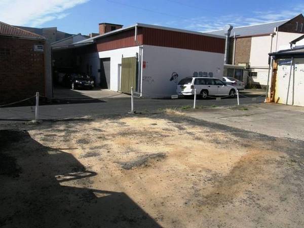 AVAILABLE CBD PARKING Picture 3