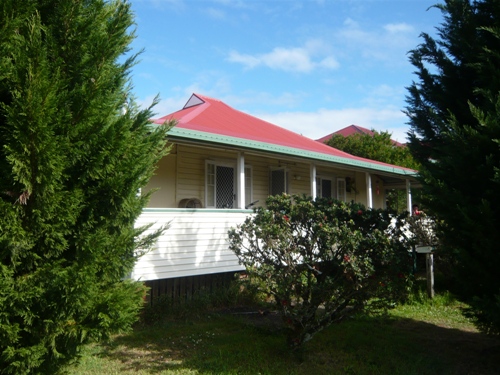 CUTE COTTAGE & SHED Picture 2