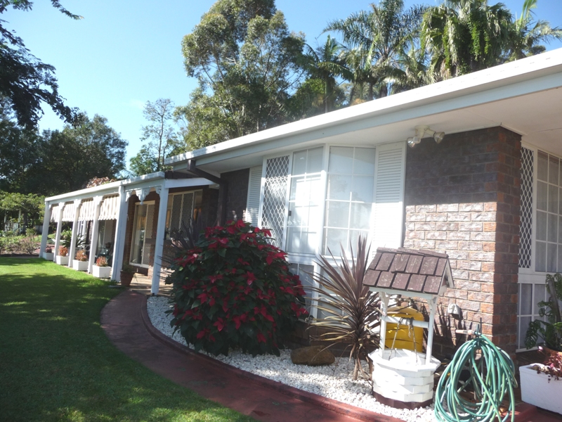 SPLENDOUR ON THE HILL Picture 2