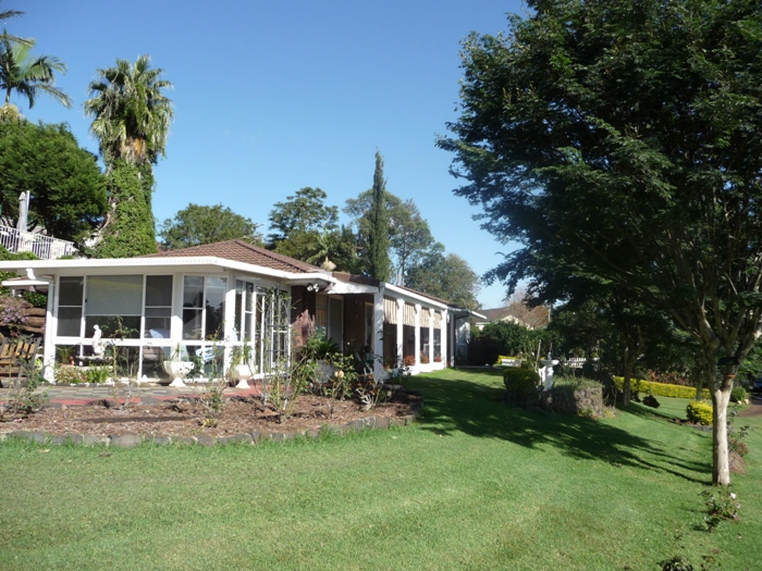 SPLENDOUR ON THE HILL Picture 1