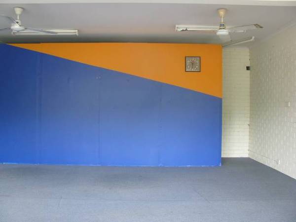 Is 25,000 cars past your door a day helpful to you ? Picture 2