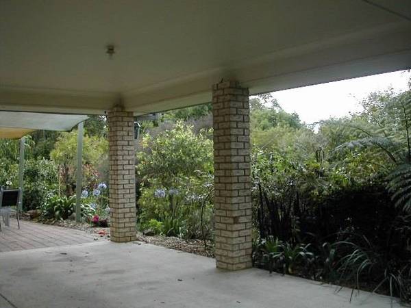 GLORIA IN THE HILLS Picture